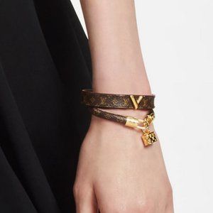 Louis Vuitton M6042 Size 17 Monogram V canvas bracelet